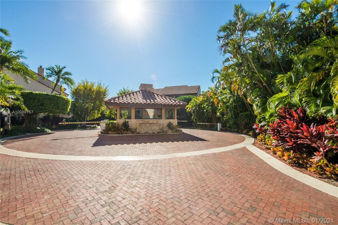Recently Sold: $2,500,000 (4 beds, 4 baths, 3725 Square Feet)