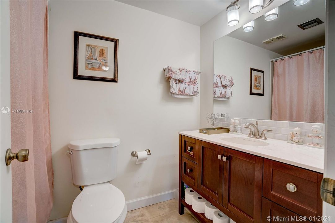 Vendido Recientemente: $194,999 (1 camas, 1 baños, 662 Pies cuadrados)