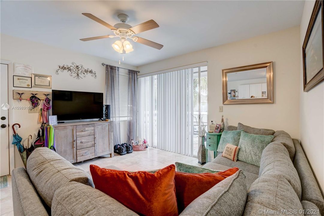 Vendido Recientemente: $194,999 (1 camas, 1 baños, 662 Pies cuadrados)