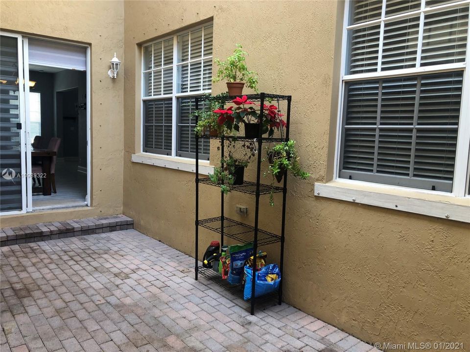 COURTYARD PERFECT FOR HERBS