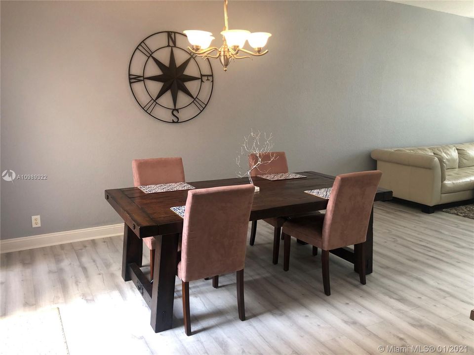 Recently Sold: $290,000 (3 beds, 2 baths, 1678 Square Feet)