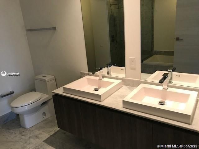 Recently Rented: $3,000 (1 beds, 2 baths, 881 Square Feet)