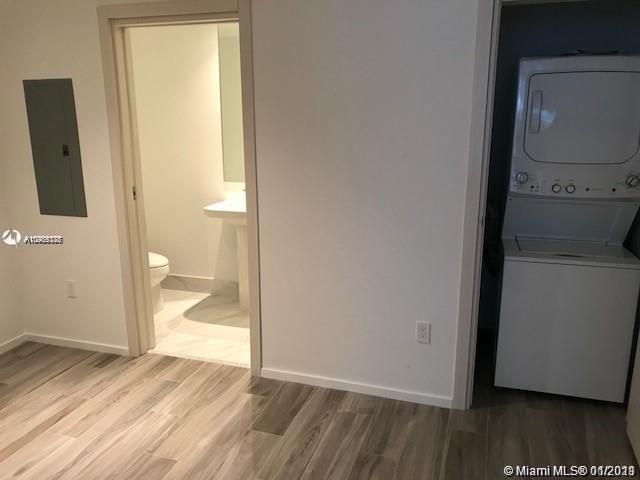 Recently Rented: $3,000 (1 beds, 2 baths, 881 Square Feet)