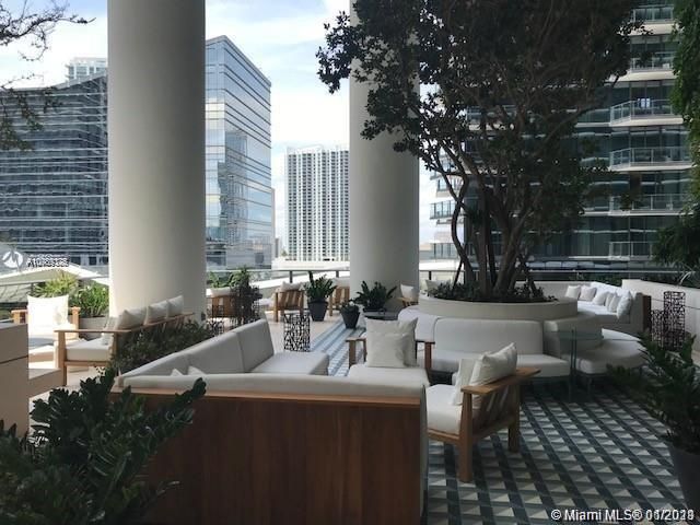 Recently Rented: $3,000 (1 beds, 2 baths, 881 Square Feet)