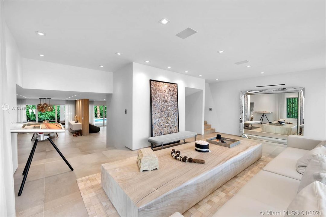 Recently Sold: $2,649,000 (5 beds, 3 baths, 3316 Square Feet)