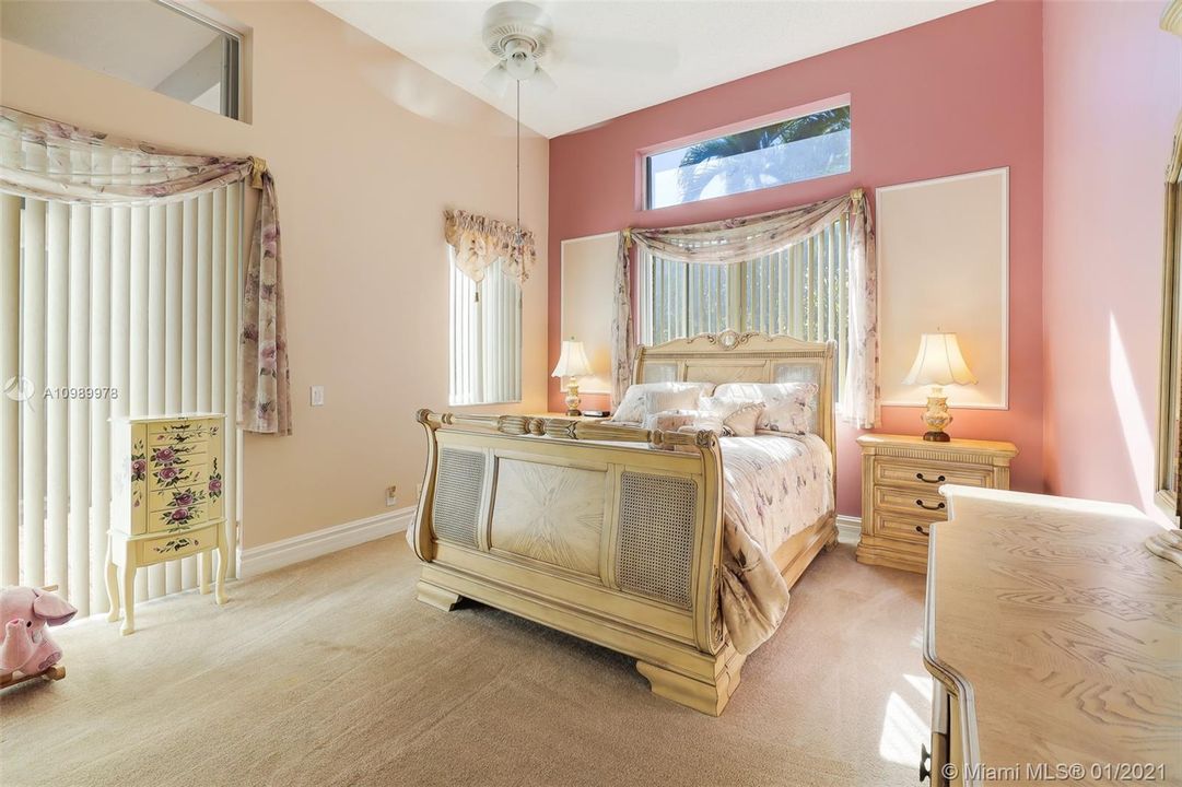 Recently Sold: $495,000 (3 beds, 2 baths, 2036 Square Feet)