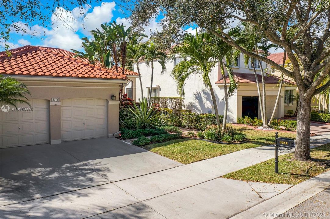 Recently Sold: $495,000 (3 beds, 2 baths, 2036 Square Feet)