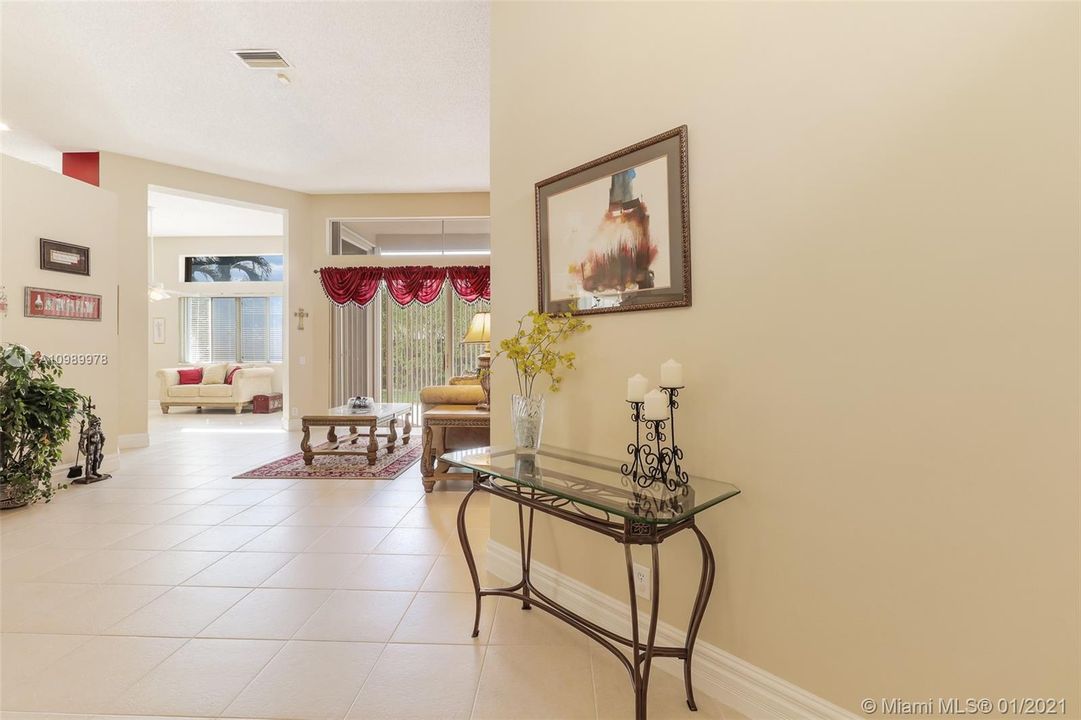 Recently Sold: $495,000 (3 beds, 2 baths, 2036 Square Feet)