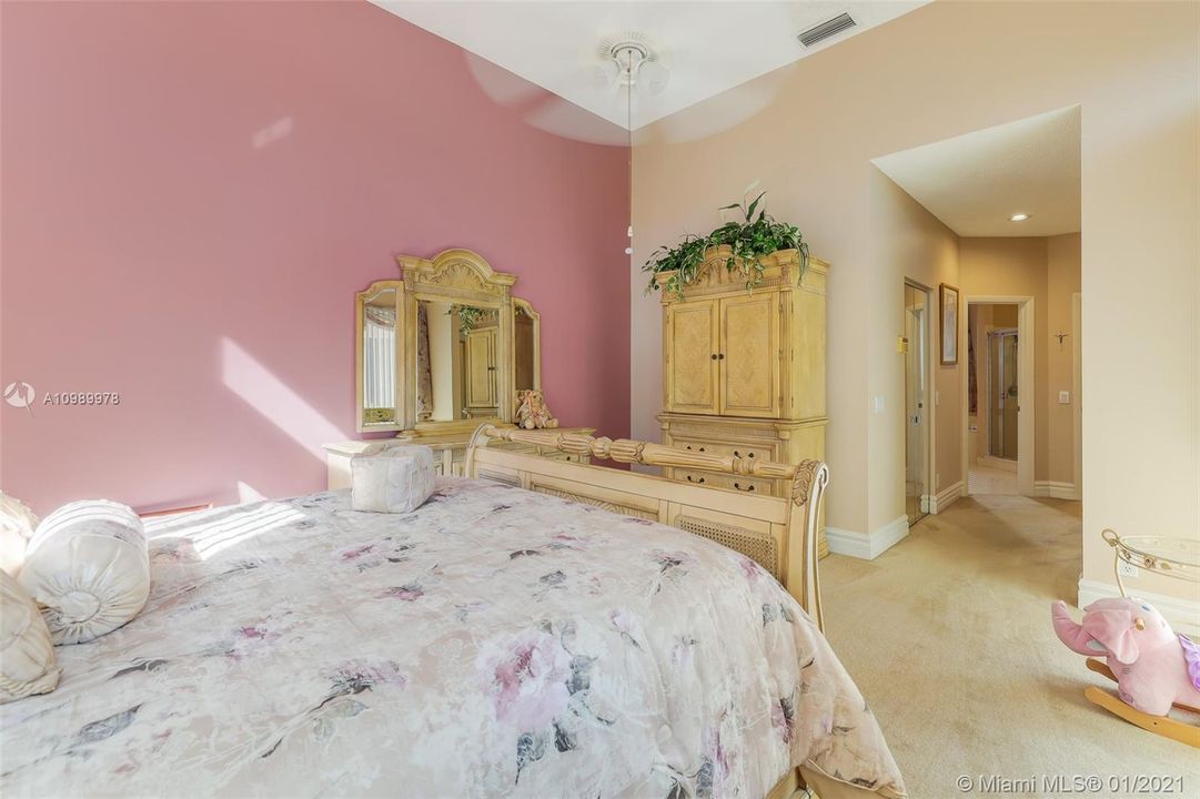 Recently Sold: $495,000 (3 beds, 2 baths, 2036 Square Feet)