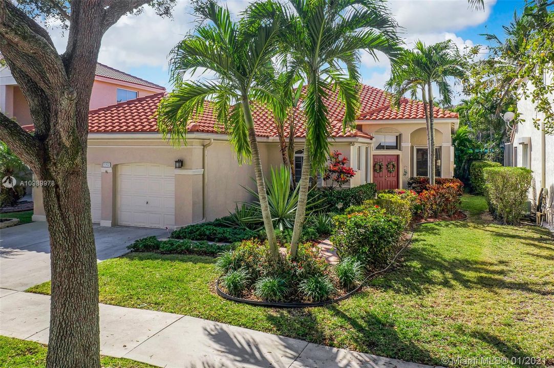 Recently Sold: $495,000 (3 beds, 2 baths, 2036 Square Feet)