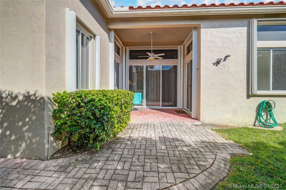 Recently Sold: $495,000 (3 beds, 2 baths, 2036 Square Feet)