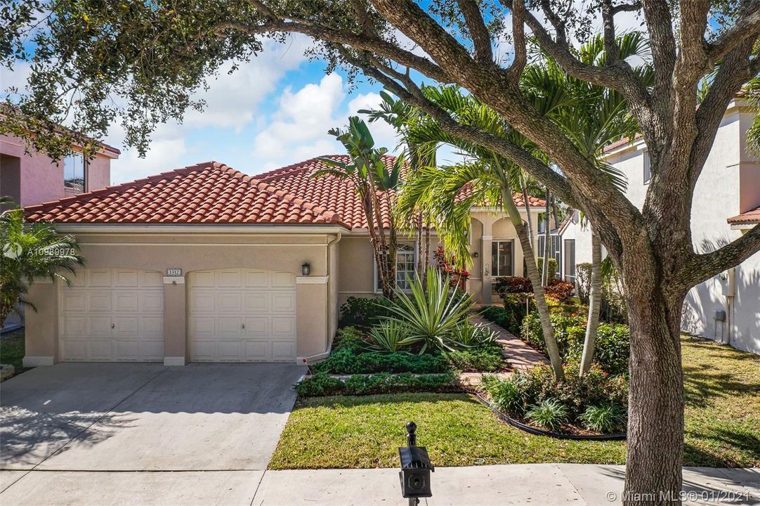 Recently Sold: $495,000 (3 beds, 2 baths, 2036 Square Feet)