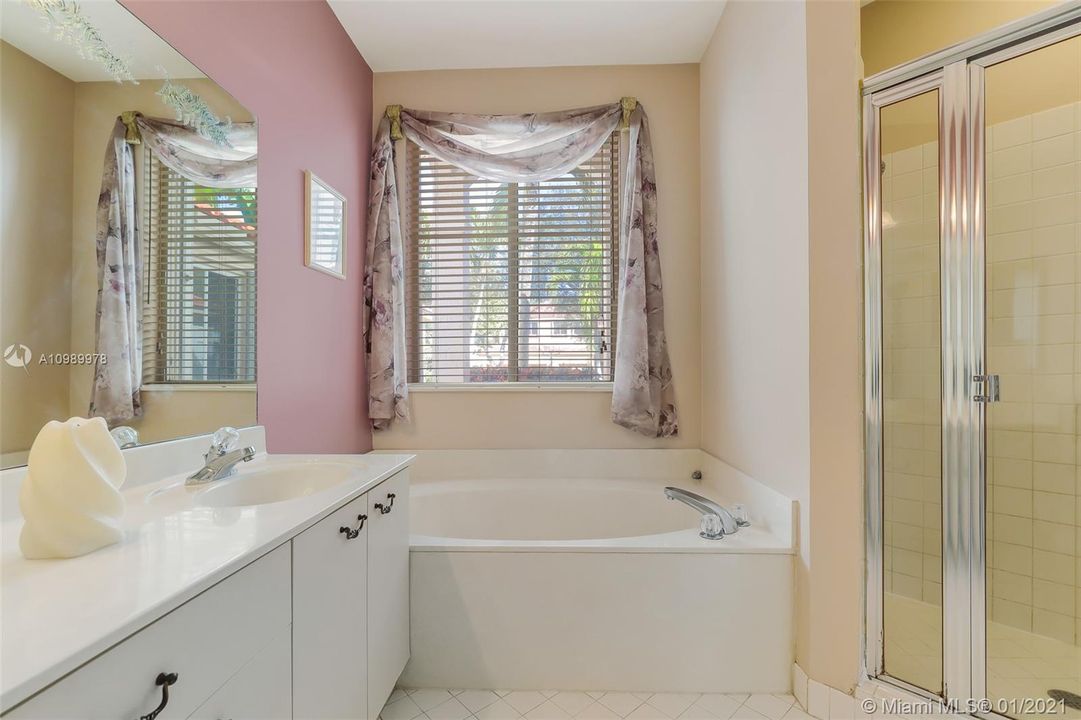 Recently Sold: $495,000 (3 beds, 2 baths, 2036 Square Feet)