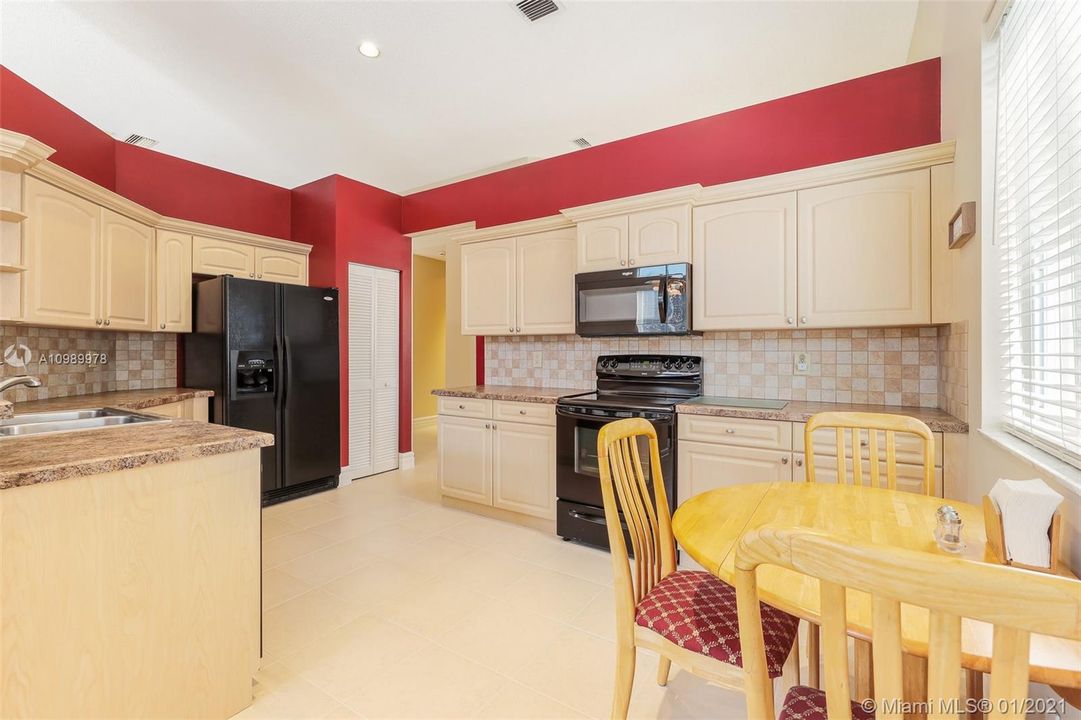 Recently Sold: $495,000 (3 beds, 2 baths, 2036 Square Feet)