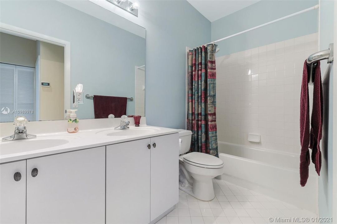 Recently Sold: $495,000 (3 beds, 2 baths, 2036 Square Feet)