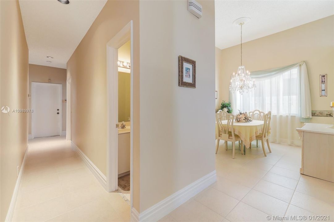 Recently Sold: $495,000 (3 beds, 2 baths, 2036 Square Feet)