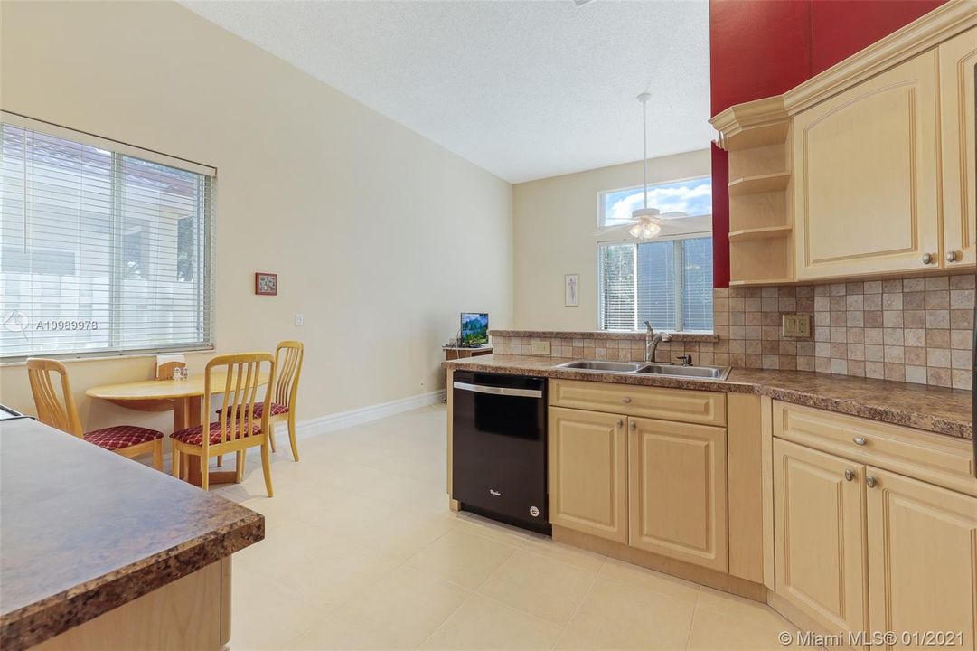 Recently Sold: $495,000 (3 beds, 2 baths, 2036 Square Feet)