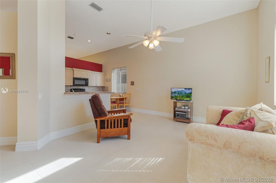 Recently Sold: $495,000 (3 beds, 2 baths, 2036 Square Feet)