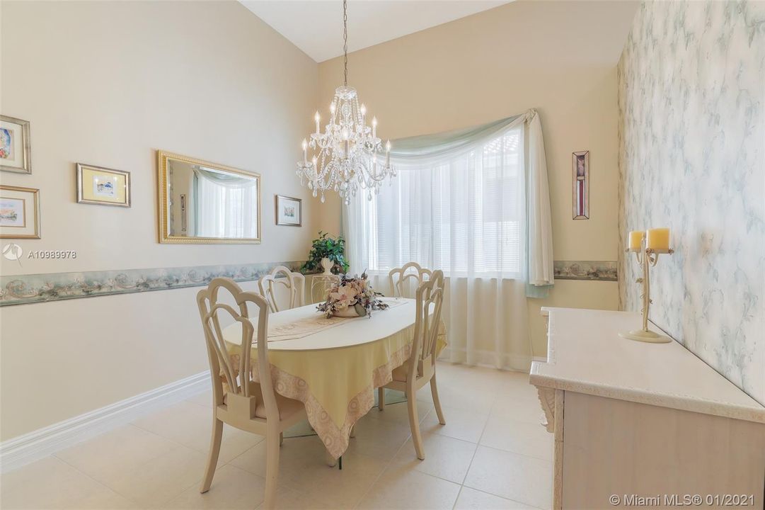 Recently Sold: $495,000 (3 beds, 2 baths, 2036 Square Feet)