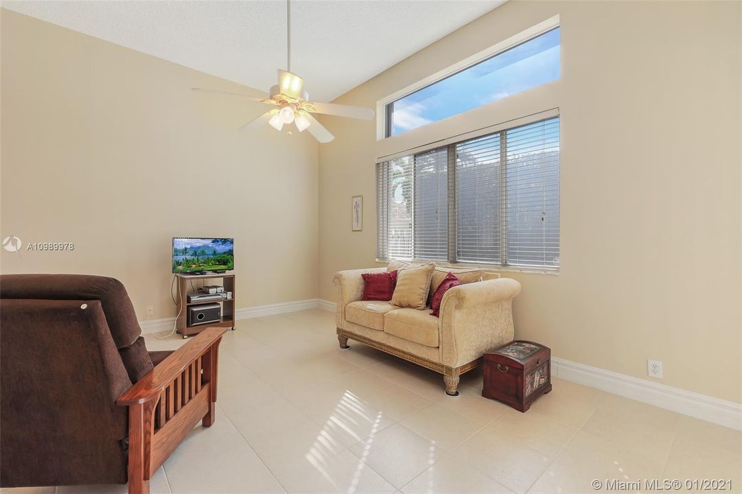 Recently Sold: $495,000 (3 beds, 2 baths, 2036 Square Feet)