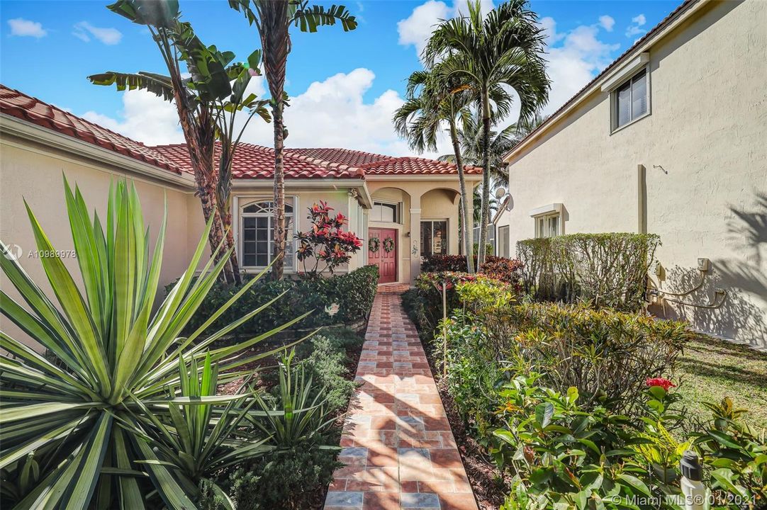 Recently Sold: $495,000 (3 beds, 2 baths, 2036 Square Feet)
