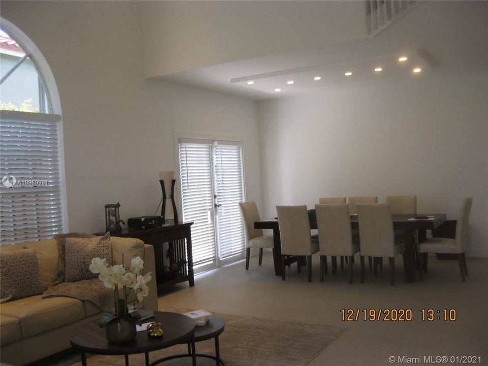 Recently Sold: $524,900 (4 beds, 3 baths, 2352 Square Feet)