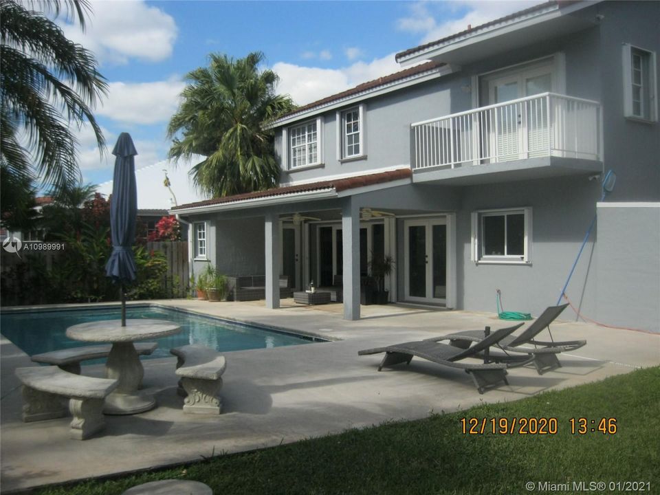 Recently Sold: $524,900 (4 beds, 3 baths, 2352 Square Feet)