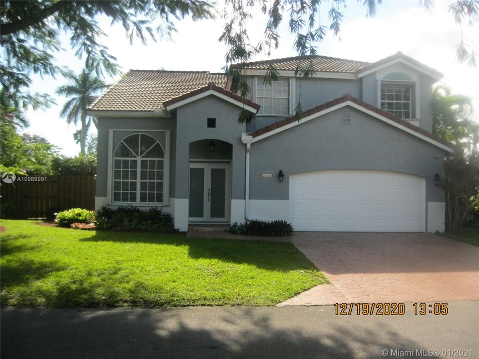 Recently Sold: $524,900 (4 beds, 3 baths, 2352 Square Feet)