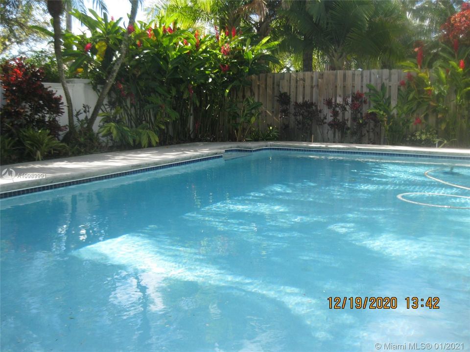 Recently Sold: $524,900 (4 beds, 3 baths, 2352 Square Feet)