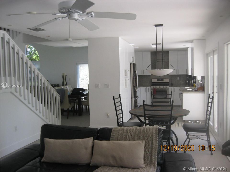 Recently Sold: $524,900 (4 beds, 3 baths, 2352 Square Feet)