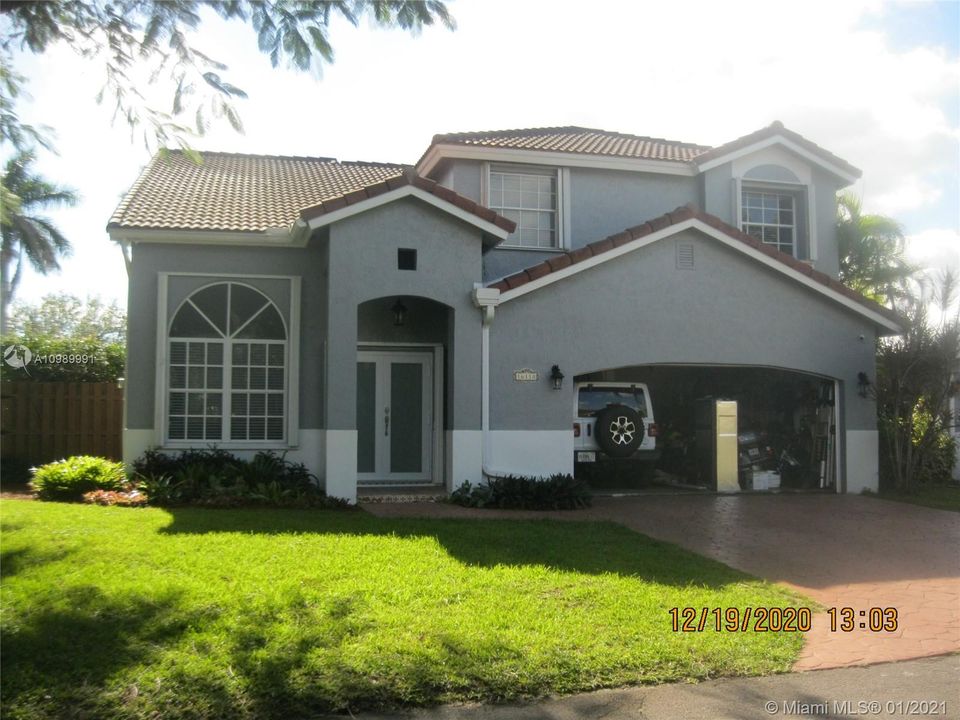 Recently Sold: $524,900 (4 beds, 3 baths, 2352 Square Feet)