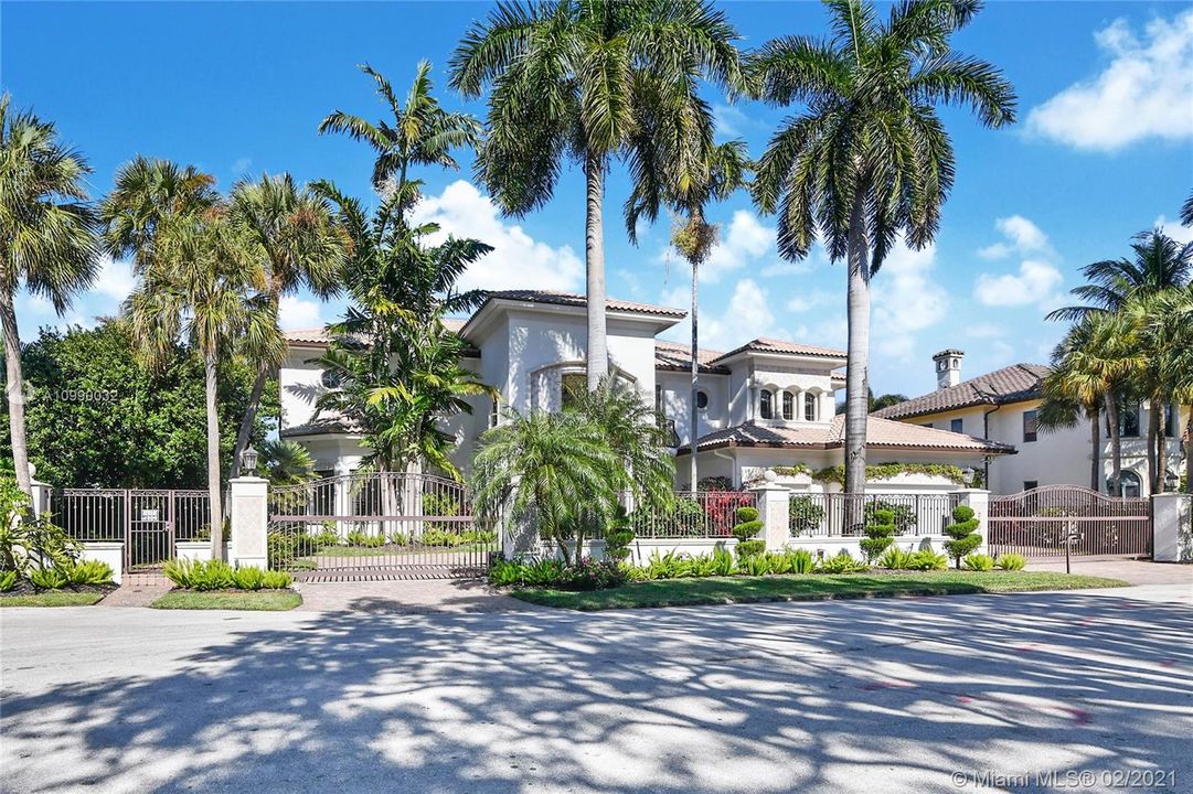 Recently Sold: $6,299,999 (7 beds, 6 baths, 6364 Square Feet)