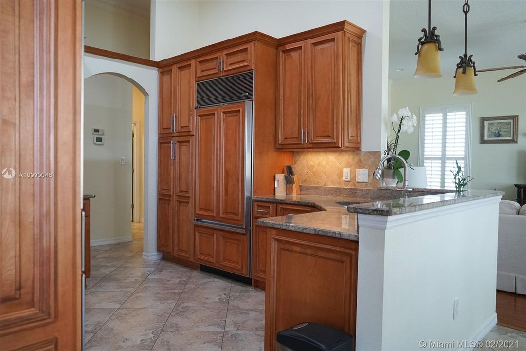 Vendido Recientemente: $299,000 (3 camas, 2 baños, 2259 Pies cuadrados)