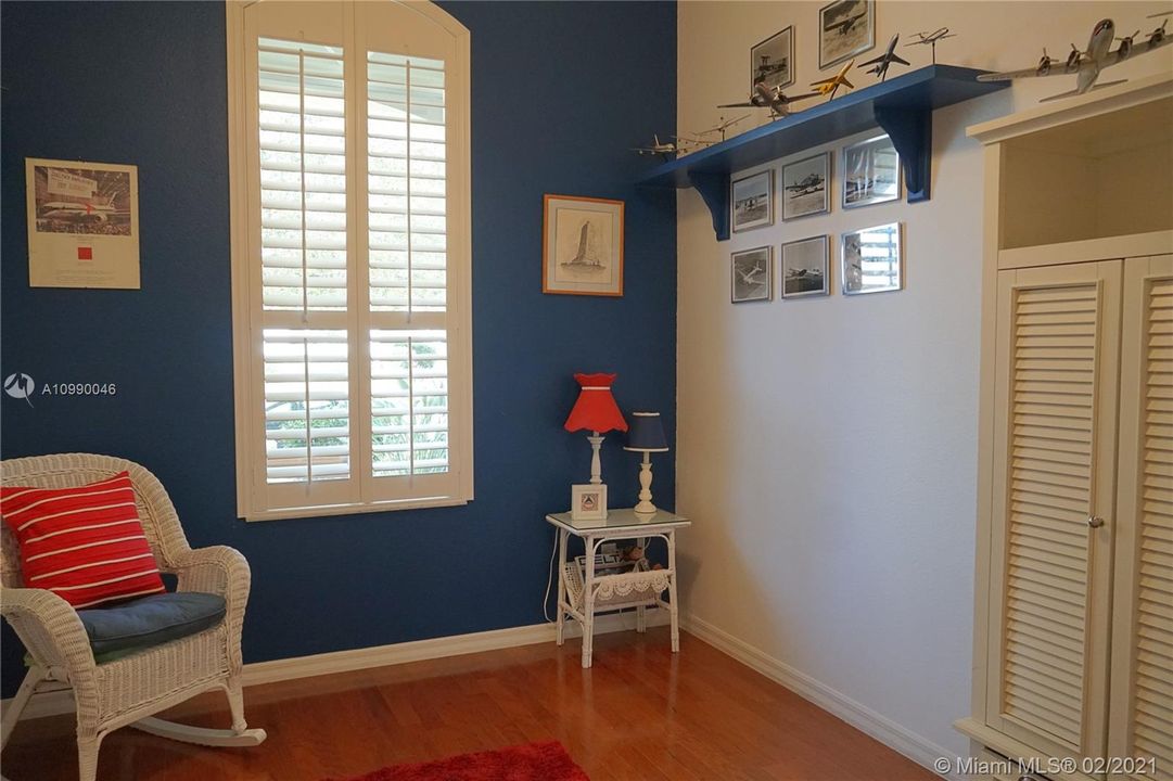 Vendido Recientemente: $299,000 (3 camas, 2 baños, 2259 Pies cuadrados)