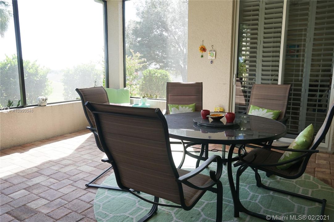 Vendido Recientemente: $299,000 (3 camas, 2 baños, 2259 Pies cuadrados)