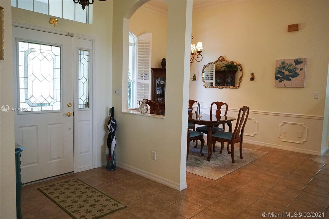 Vendido Recientemente: $299,000 (3 camas, 2 baños, 2259 Pies cuadrados)