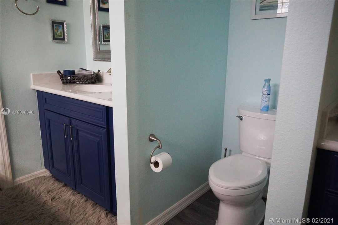 Vendido Recientemente: $299,000 (3 camas, 2 baños, 2259 Pies cuadrados)