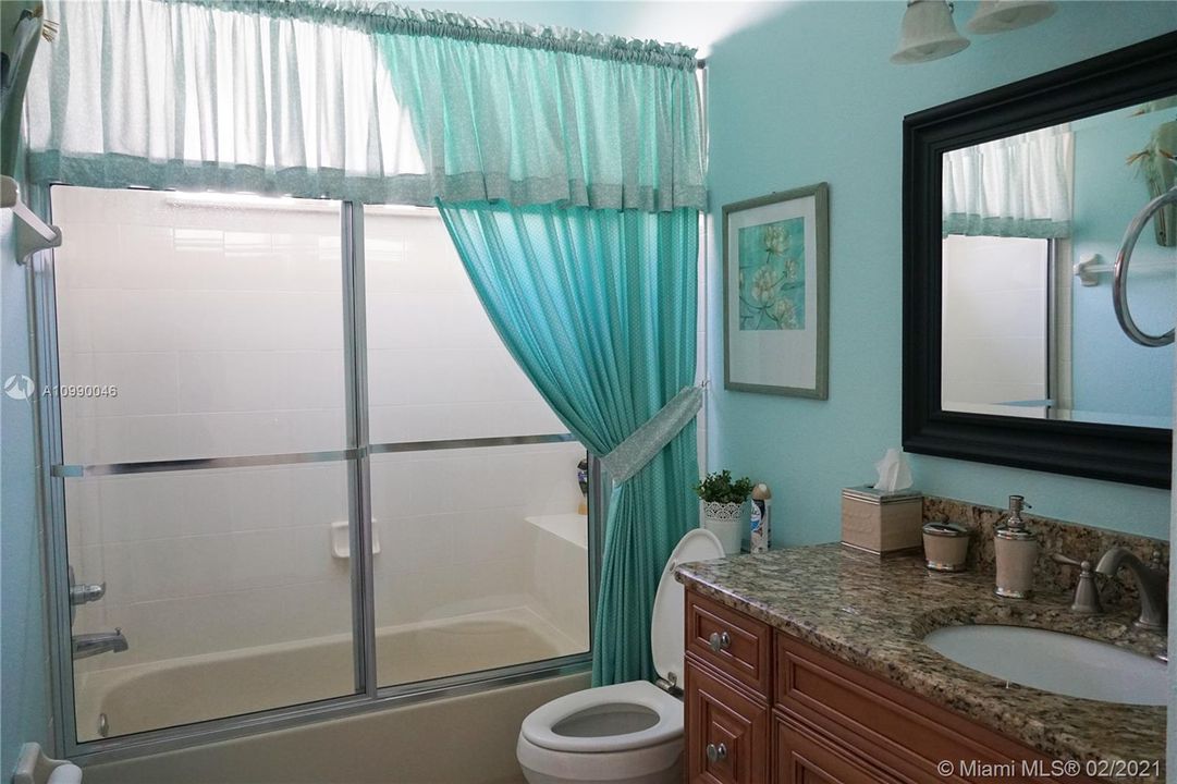 Vendido Recientemente: $299,000 (3 camas, 2 baños, 2259 Pies cuadrados)