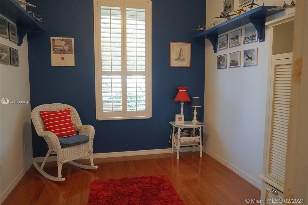 Vendido Recientemente: $299,000 (3 camas, 2 baños, 2259 Pies cuadrados)