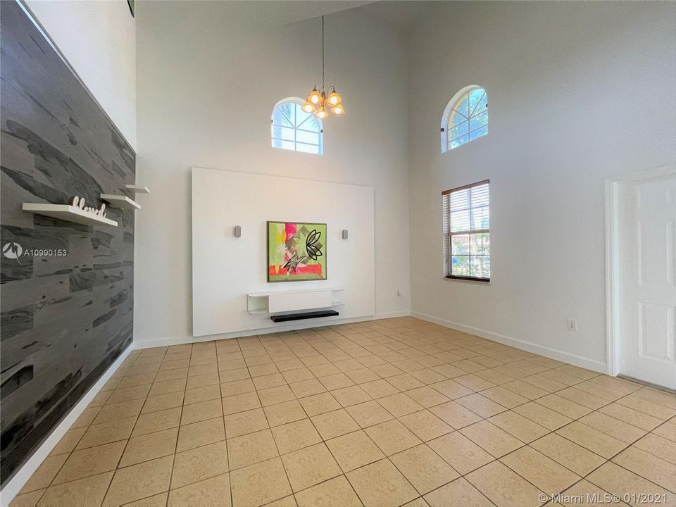 Vendido Recientemente: $340,000 (3 camas, 2 baños, 2105 Pies cuadrados)