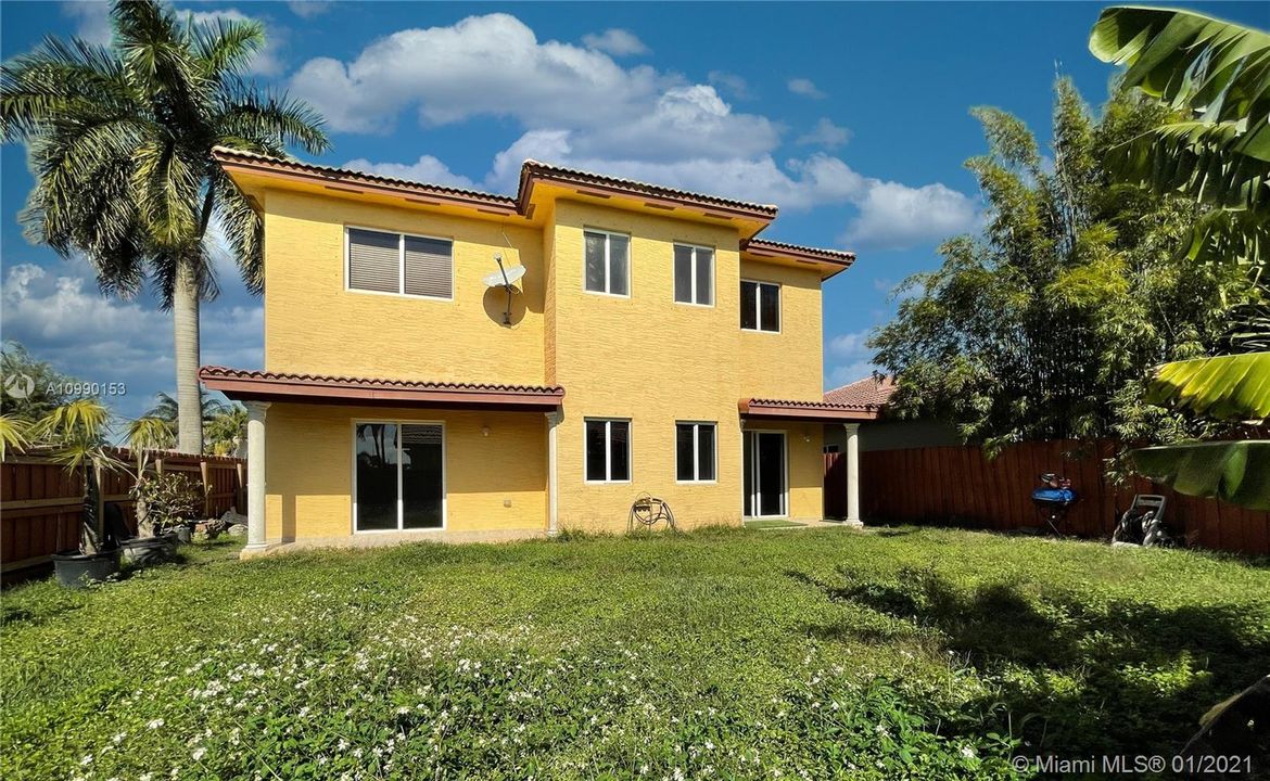 Vendido Recientemente: $340,000 (3 camas, 2 baños, 2105 Pies cuadrados)