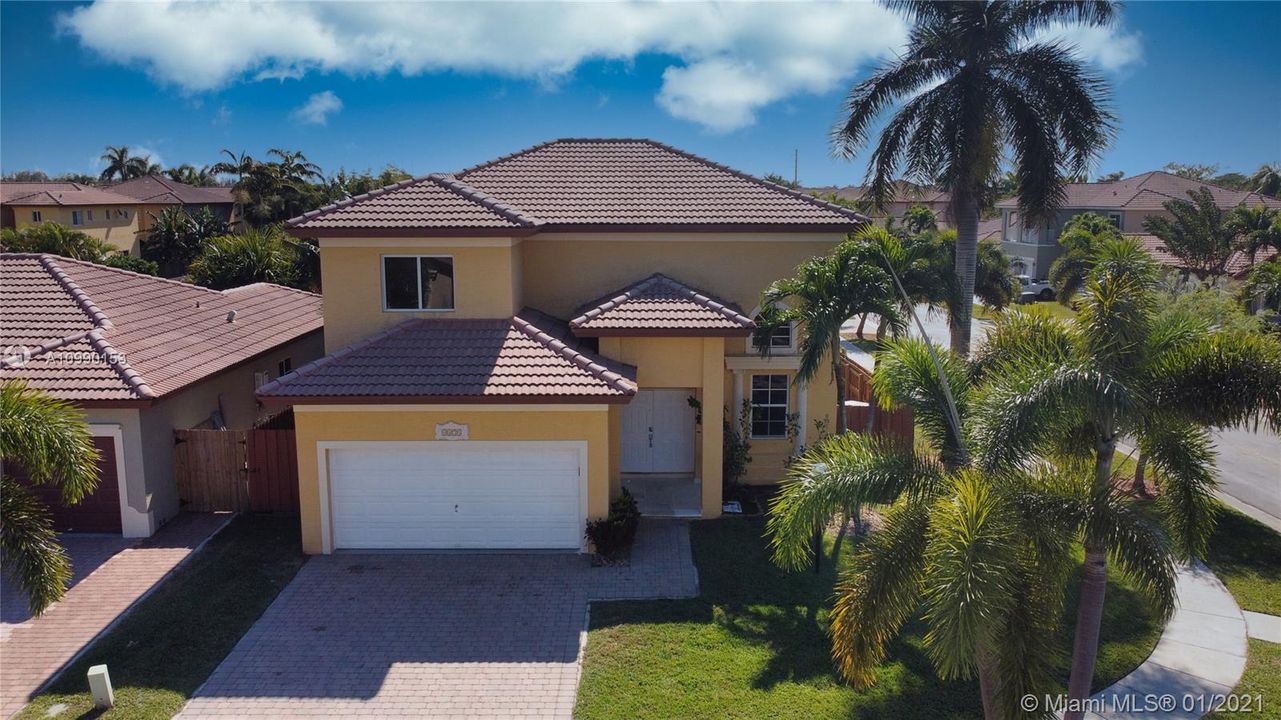 Vendido Recientemente: $340,000 (3 camas, 2 baños, 2105 Pies cuadrados)