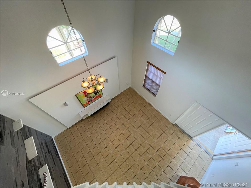 Vendido Recientemente: $340,000 (3 camas, 2 baños, 2105 Pies cuadrados)