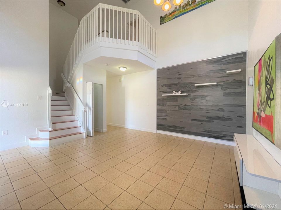 Vendido Recientemente: $340,000 (3 camas, 2 baños, 2105 Pies cuadrados)