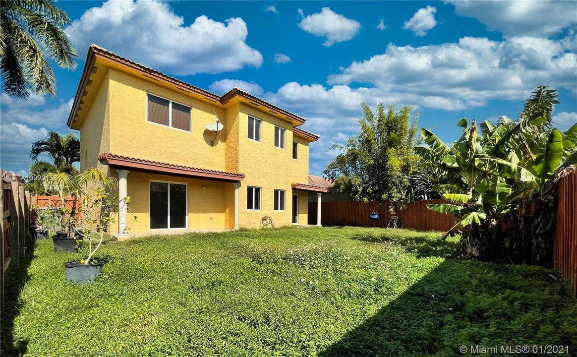 Vendido Recientemente: $340,000 (3 camas, 2 baños, 2105 Pies cuadrados)