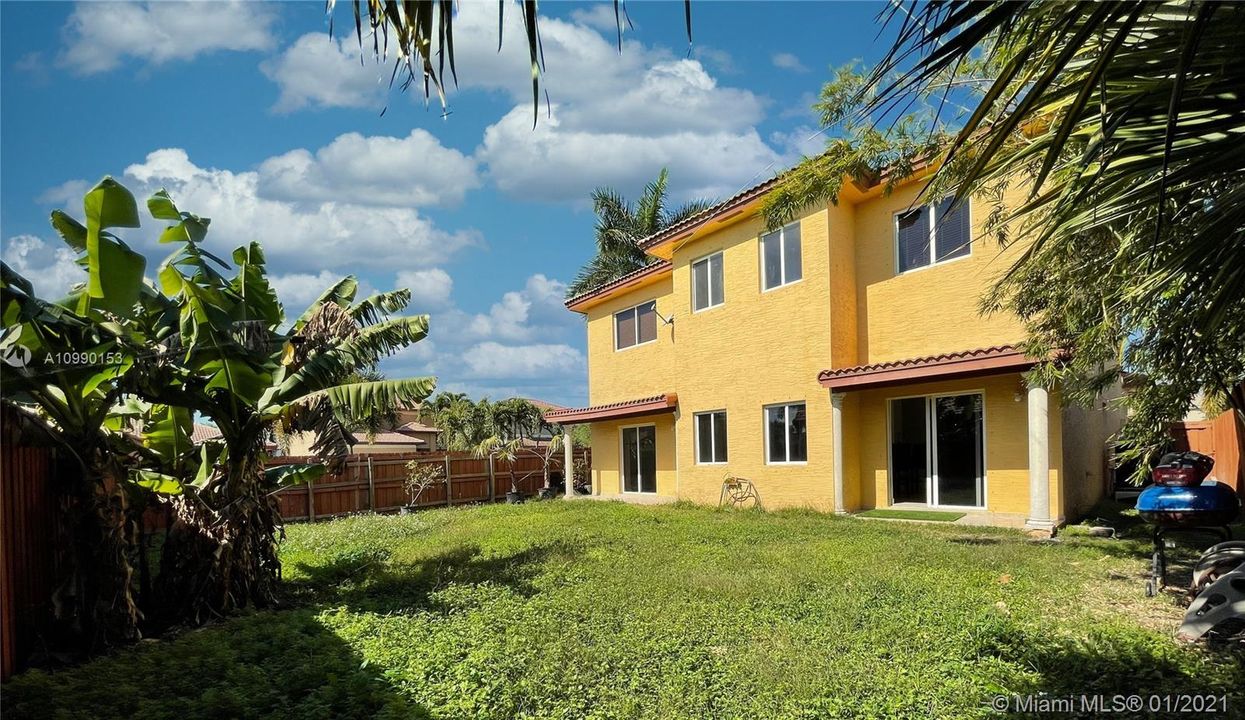 Vendido Recientemente: $340,000 (3 camas, 2 baños, 2105 Pies cuadrados)