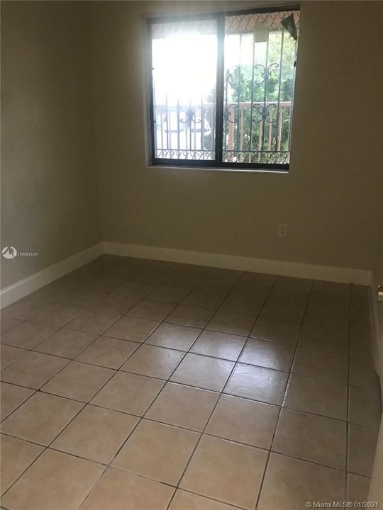 Recently Rented: $1,950 (3 beds, 1 baths, 1300 Square Feet)
