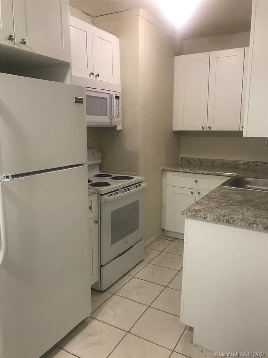 Recently Rented: $1,950 (3 beds, 1 baths, 1300 Square Feet)