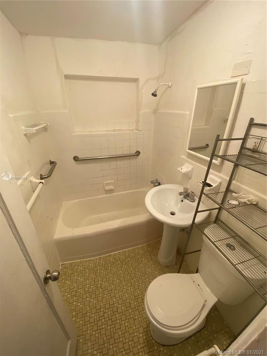 最近租的: $1,675 (2 贝兹, 1 浴室, 2530 平方英尺)