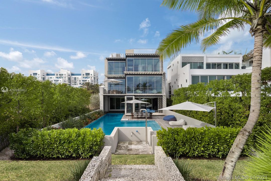 Recently Sold: $25,500,000 (6 beds, 5 baths, 6599 Square Feet)